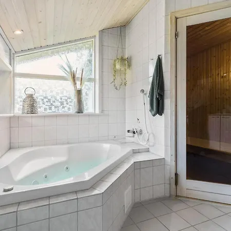 Дом отдыха In With Sauna